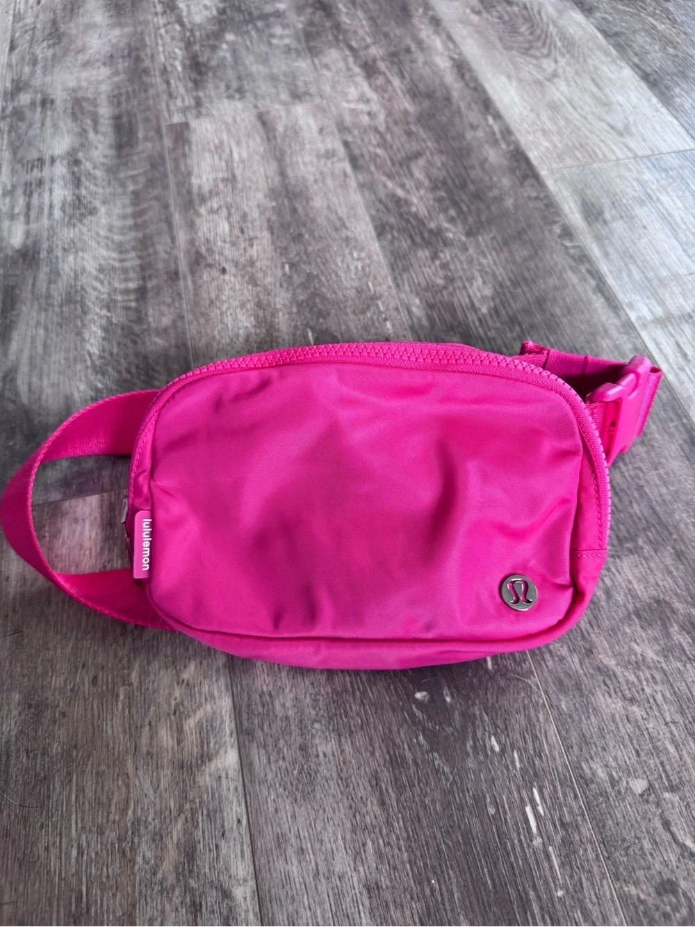 Like new! lululemon Everywhere Belt Bag 1L - Glaze Pink or Lip Gloss